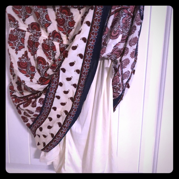 Red and White Strapless Dress with Elegant Design - Picture 2 of 2